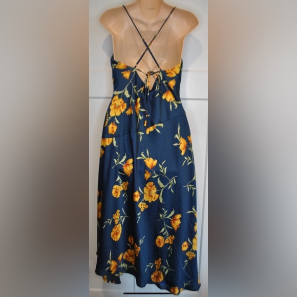 ASTR THE LABEL Gaia Slip Satin Midi Floral Dress size M NWT - Picture 6 of 7